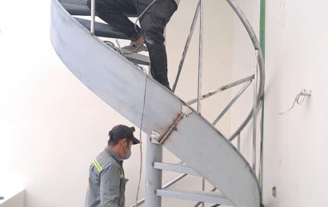 Thi Công Cầu Thang Xoắn Sân Thượng Trọn Gói Tại Quận 2 – Cơ Khí Thành An