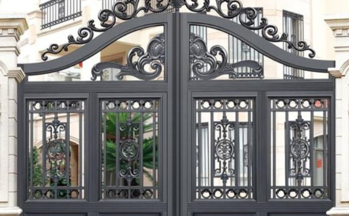 Cổng Sắt Mỹ Thuật 4 Cánh Màu Ghi Xám Sang Trọng