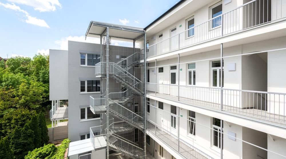 Kết cấu cầu thang sắt thoát hiểm cho nhà phố
