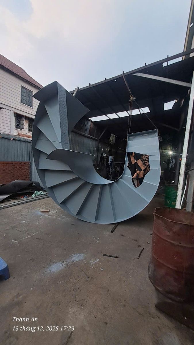 THI CÔNG CẦU THANG UỐN LƯỢN THỦ ĐỨC