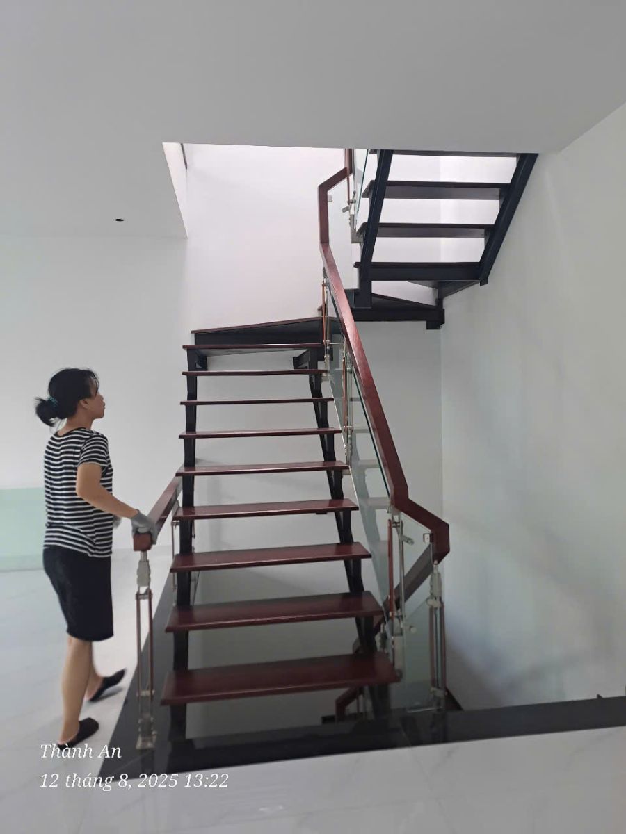 thi công cầu thang chị Lành khu cá sấu hao cà thủ đức